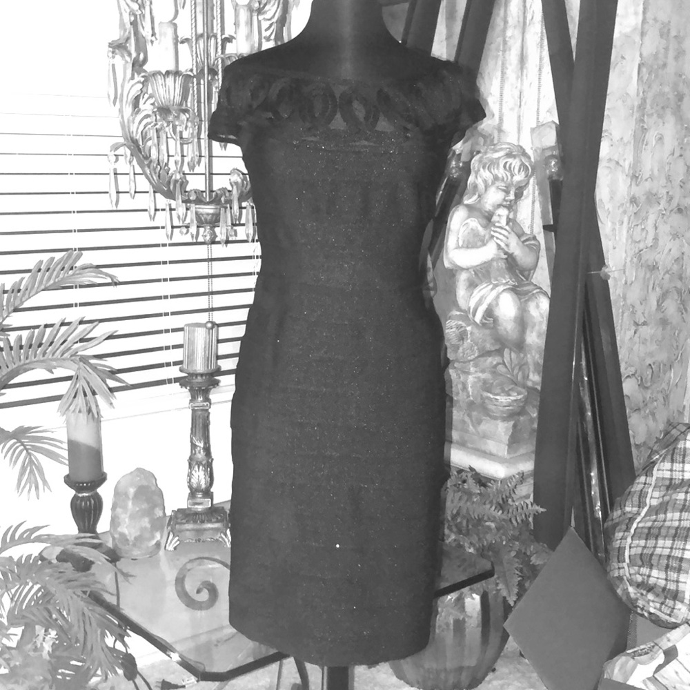 Gorgeous very stretchy off shoulders dress size M